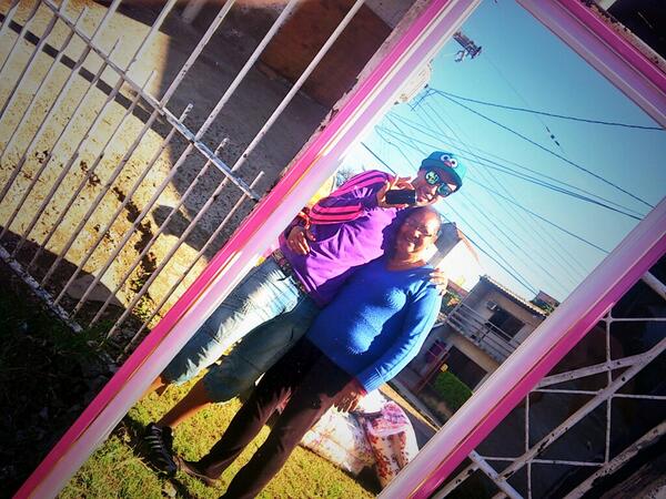 Verddinhu's tweet image. Tnta neguinha se achando por ae mas #PretinhaDoPoder eh minha Tia Marlene! Saca só o espelho liiiindooo q ela me deu!