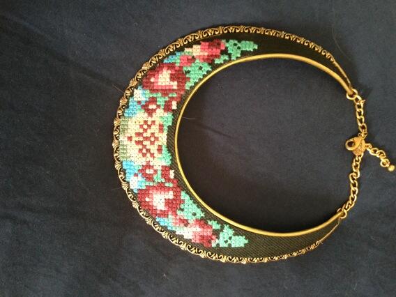 HugMeBags's tweet image. Visiting my daughter in LA she picked me up wearing this fabulous x stitch collar!