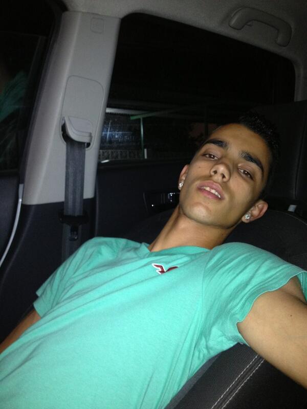 4andonii4's tweet photo. esta es la situacion de mi colega @huesomarbella1 hahahaha http://t.co/7Q8rPtmzfN