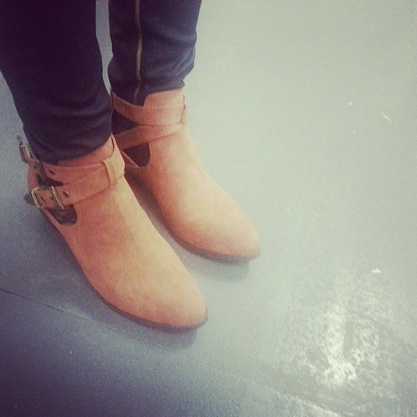 theiconicau's tweet photo. WIN these popular #Spurr booties for #FREEBIEFRIDAY! 1 black &amp; 1 tan to giveaway. RETWEET until 5pm!! Xx http://t.co/iUPQWlKkNK