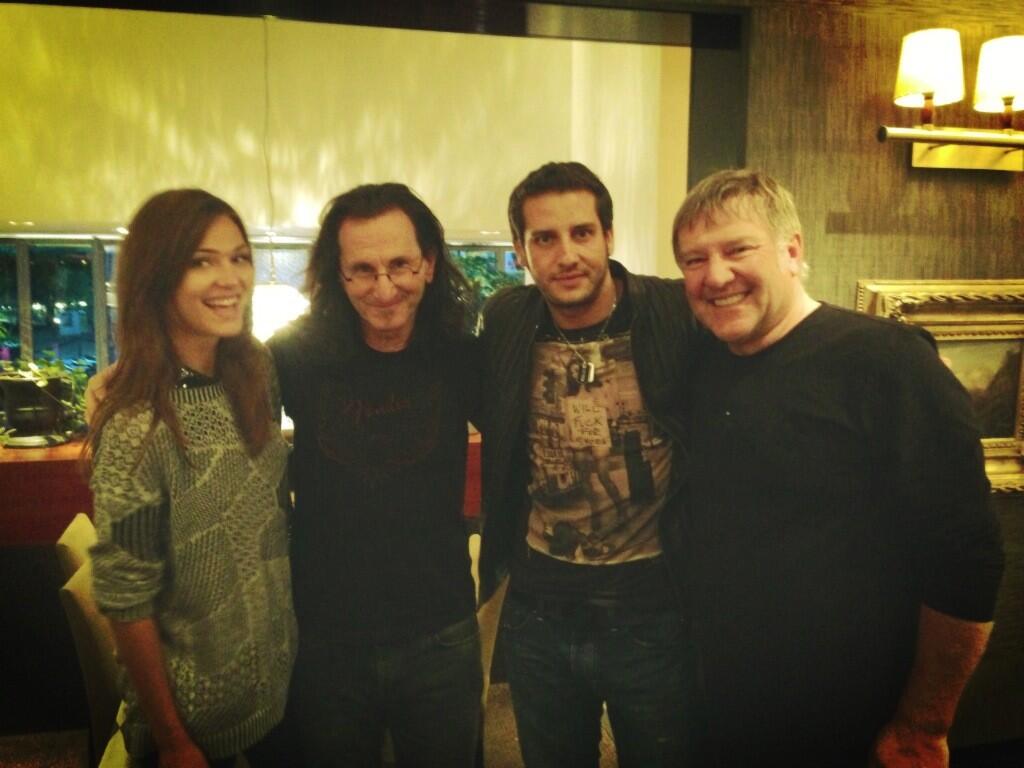 Late lunch in mommys garden. Dinner in Teatteri. There we met Rush! ->Artist guest list! So JC changed his flight :) http://t.co/TCQjJYLv5s