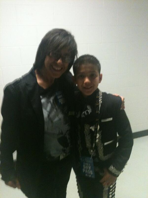 HouseofStylesSA's tweet photo. @HouseofStylesSA Master Hairstylist Tina Ruiz with @selcharrodeoro who ROCKED it tonight!! #GoSpursGo!!! http://t.co/lFvshzOKB1