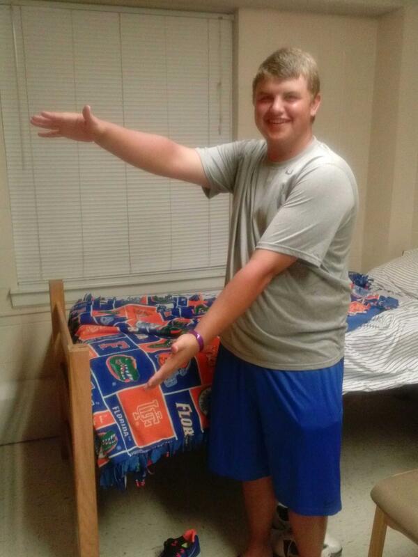 TobyRagland's tweet photo. Even at #bamagolfcamp! #gatornation http://t.co/EPfcND5fjQ