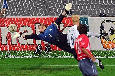 ゴールキーパーの『役立たず』と『英雄』は紙一重。byオリバー・カーン