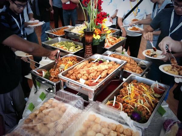 pythonsg's tweet image. Enjoy you lunch everyone! #omnomnom at #pyconsg