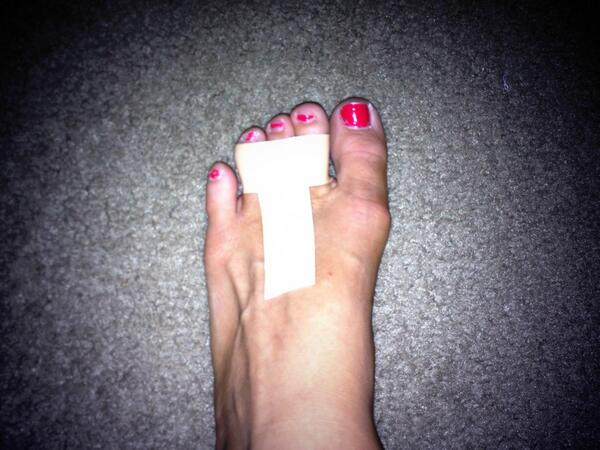 _Roseness_'s tweet image. "T" is for F*€k my Toes hurt. 😣Damn nerve damage. Guess Ill 'take it easy' tomorrow. Lame.
#toetape #runnersproblem