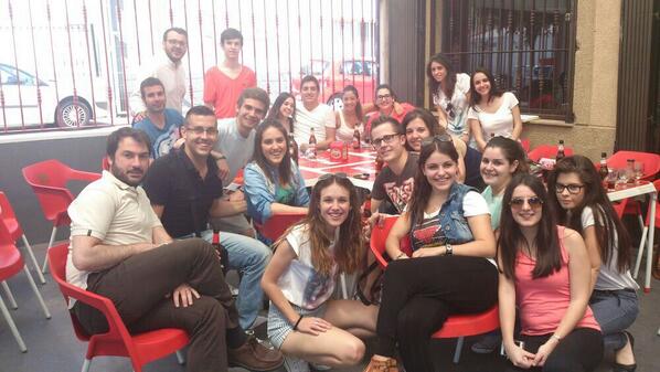 estefaniiaus's tweet photo. Familia, gran familia! @UCV_es http://t.co/1uiXo2waYZ