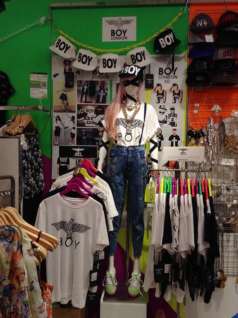 Spinns スピンズ Official Boy Londonがスピンズ一部店舗 にて販売中です 大人気アイテム達が限定入荷です スピンズで取り扱いしているboy Londonアイテムは海外のboy London正規取り扱い店舗より買い付けた商品となります Http T Co 5g8ydnfwta