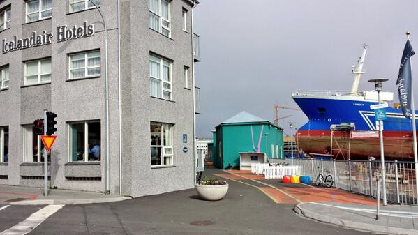 14.06.2013
Weather forecast for Reykjavik, Slippbarinn
Temperature 11°C
Gentle breeze, 4 m/s from northwest