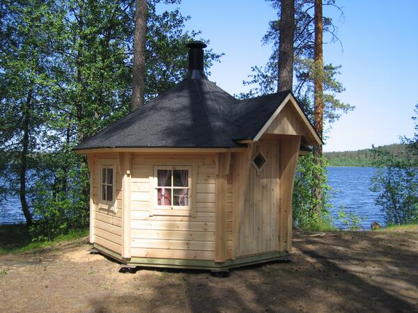 Шашлычные беседки. Беседка с грилем и барбекю. Кемпинг солнечная поляна. Наташинские пруды гриль домики. Кусково беседки для шашлыка.