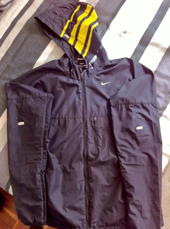 gert_400's tweet photo. “@MensHealthZA: @gert_400 Brand?” Nike! http://t.co/K5v5u2pQmw