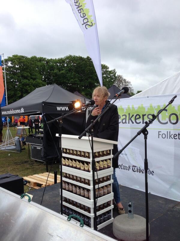 Folkemodet's tweet photo. Kathrine Lilleør på #speakerscorner om krig og fred på #fmdk http://t.co/WWzligF3LM