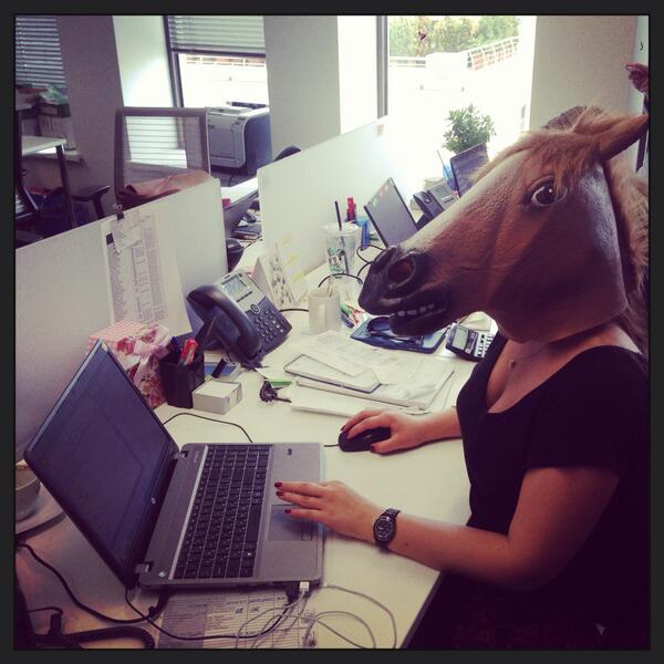 eTargetingru's tweet image. В пятницу работаем как лошади #etargeting #пятница #лошади