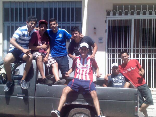 johnnMS's tweet image. ir a brechar con los compas... otro pedo :P