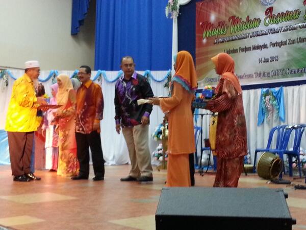 <a href="/BSMP_IPPM/">Bahagian Sumber IPPM</a> , <a href="/penjaramalaysia/">Penjara Malaysia</a> ; YBhg Dato Sri KJP menyampaikan cenderahati kenangan kepada pesara.