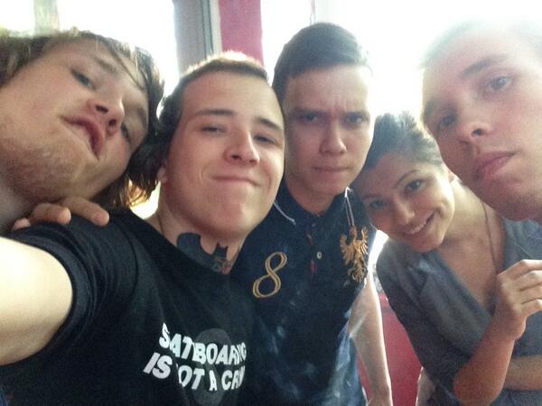 Salivanchuk11's tweet photo. С любимыми на пионерочке #др @dortoner  @SolovyevN  @VasyaRyabkovaa http://t.co/AN5o0PSktO