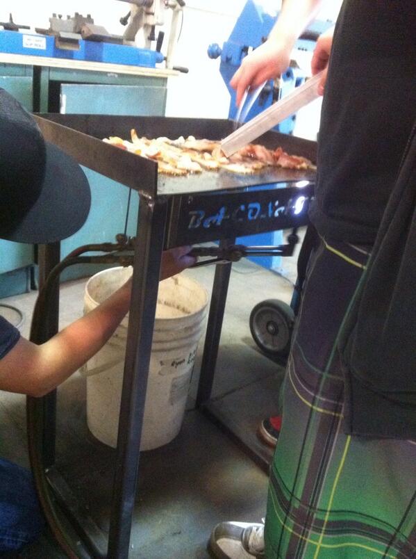 JSimpss9's tweet image. This is how we cook bacon in fab... #straightdust #oxytorch