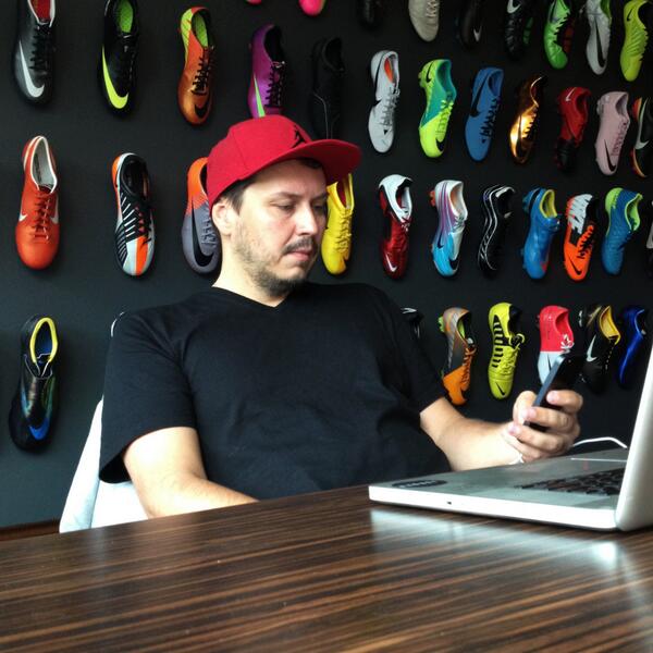 Football on Twitter: "Hypervenom designer, Dekovic is ready to answer questions. Submit yours using #HypervenomChat http://t.co/e8DndJf9id" / Twitter