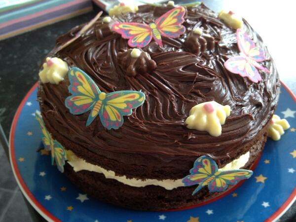 LoopyLouBeth's tweet photo. It's my daughter Beth's birthday tomorrow,I've just finished making her birthday cake #HappyBethDay #HappyBirthday http://t.co/VAcvjoarzP