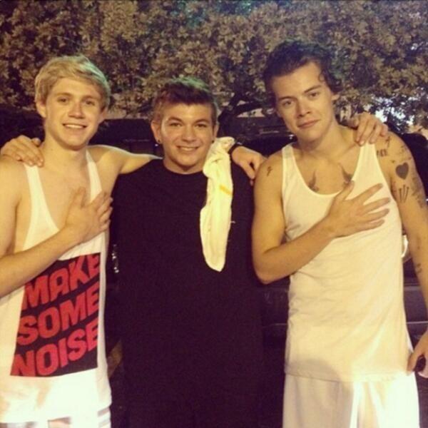 itsjustharry's tweet photo. Few days ago.. But still #LADS xx. http://t.co/4tX8RFKV26