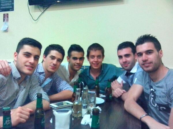 migsedi's tweet photo. De cena con @PedroJosSM @mariocayuela19 @fzlop @bern_93 @Antonio_Cer @SergioLS4 http://t.co/EzTDhIH47o