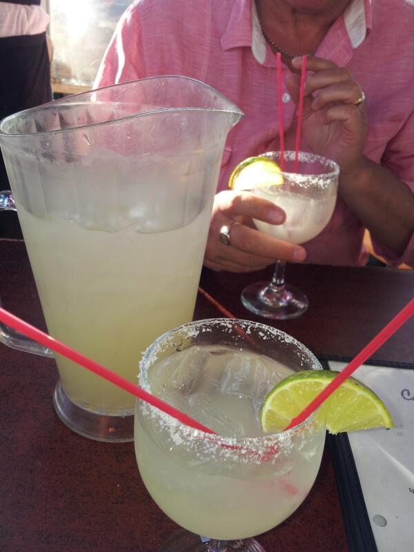 DebWills01's tweet photo. Enjoying a pitcher of margaritas at venice beach http://t.co/stZsQnTumD