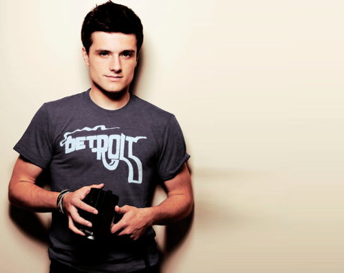 HotMaleCeleb's tweet photo. Josh Hutcherson http://t.co/O4vGhrL4iC