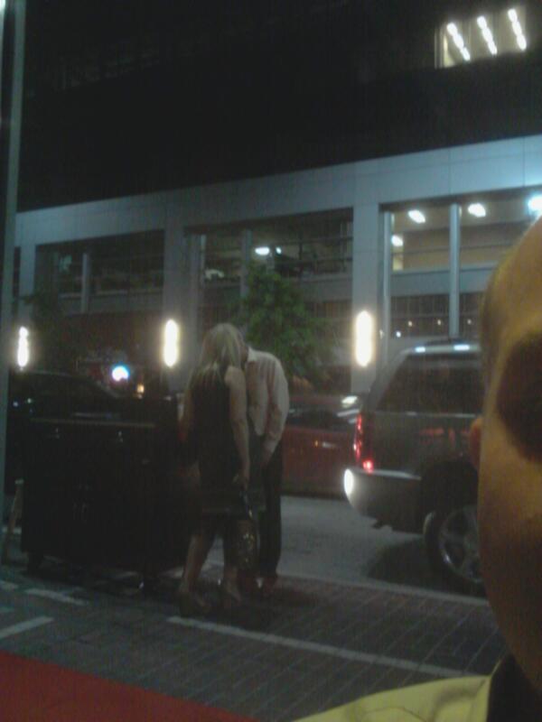 WillyStyle07's tweet image. Old man river closing the deal!  LOL  #pimpinainteasybutitshoisfun