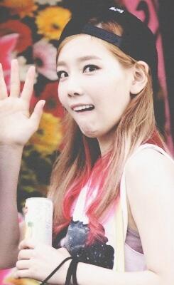 Blue_JooyeonAS's tweet photo. ASEK DAPET POTONYA LIDER SNSD..MAYAN BUAT DISANTET~~(\ ‾o‾)/ RT @Plum_Taeng: Blue_JooyeonAS AKU TINGGI GK BANTET! http://t.co/WTkeQlFdsX