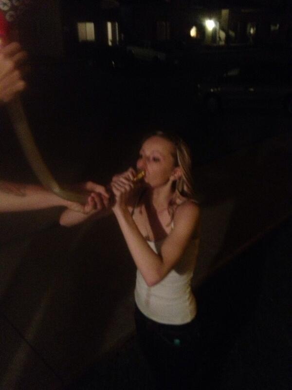 bee_fulton94's tweet photo. Beer bong #successful http://t.co/8cjm8UdaIN