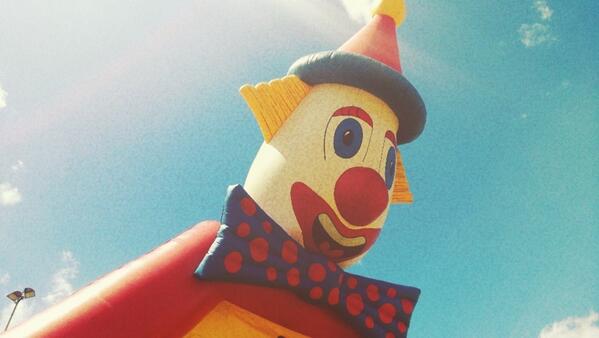 MiniReiger's tweet photo. De clown is er klaar voor zijn jullie dat ook? http://t.co/bmgxGtr0SS