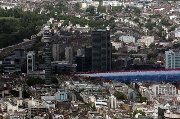 Our view of <a href="/RedArrowsUK/">IgorRabeloMg</a> for <a href="/Trooping/">Trooping the Colour</a> flypast #troopingthecolour