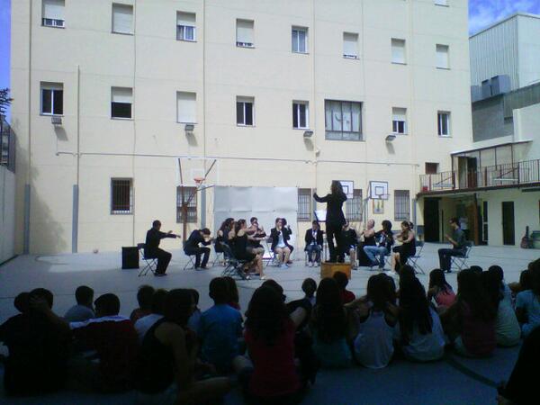 A la festa del <a href="/esplaicracrac/">Esplai Cra-crac</a> veient els munis en acció!! Grans!! #Badalona