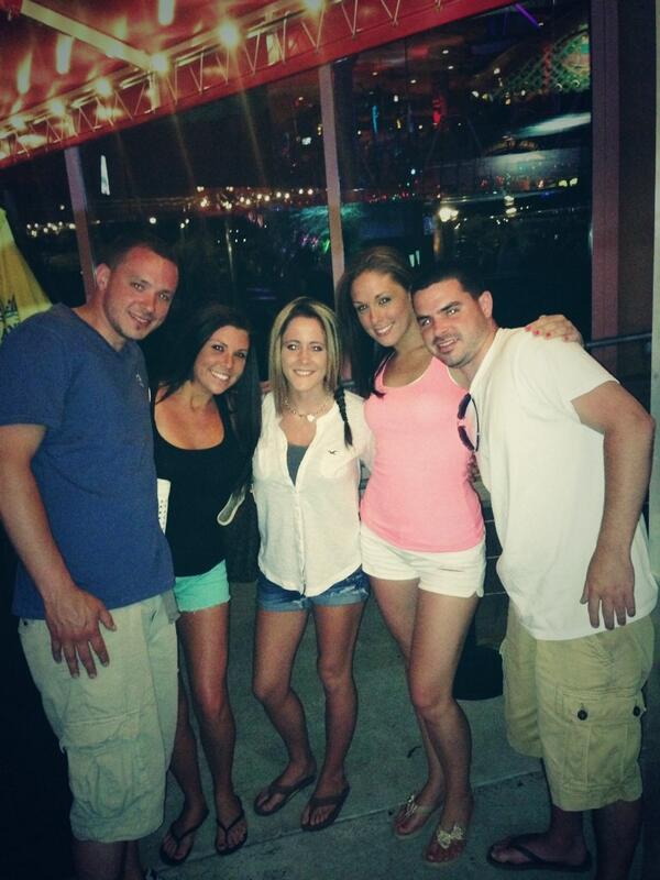 nicolerose417's tweet photo. @PBandJenelley_1 nice meeting u randomly lastnight! http://t.co/Q2bKe6sZQe