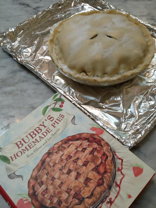 DebtheDecorator's tweet image. Blueberry pie: second attempt. #knowwhentoquit