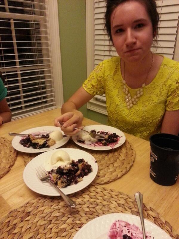 madsgod's tweet image. She made this cobbler #threeplates