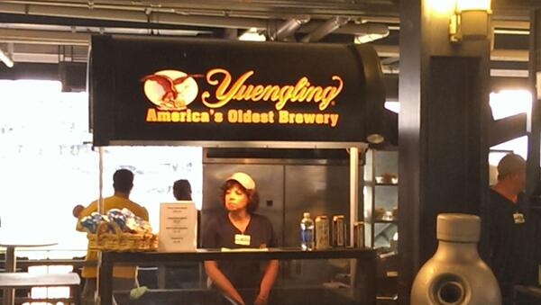 StevenInSTL's tweet photo. @joeydouchebag 

Look what they serve @ PNC Park http://t.co/nmdimLYuwE