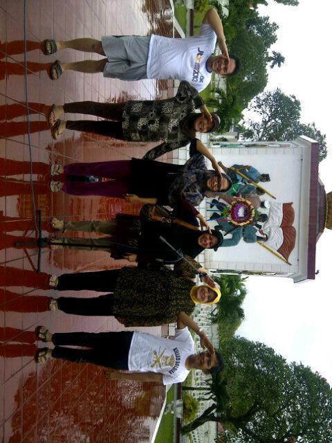 natashayunaidi's tweet photo. Hormati pahlawanmu. @deanastasia @dimasprabowoaji @wishnuyunaidi @TitoYunaidi @indahmediantiLz @andrean_farhan http://t.co/lOGTZscqbc