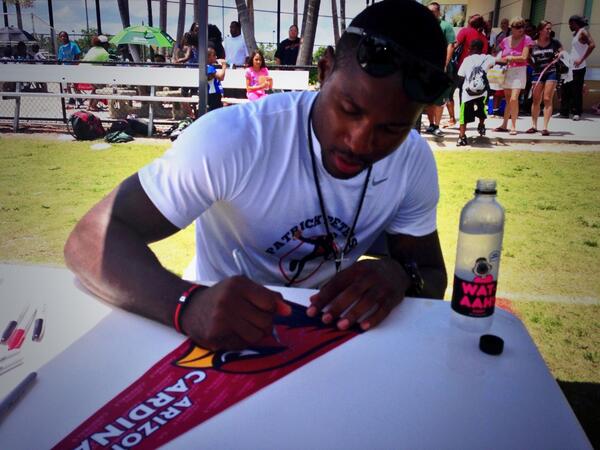 TheSocietyLLC's tweet image. @RealPeterson21 taking time to sign autographs for his campers! Proud to work with this great person! #ESSFamily