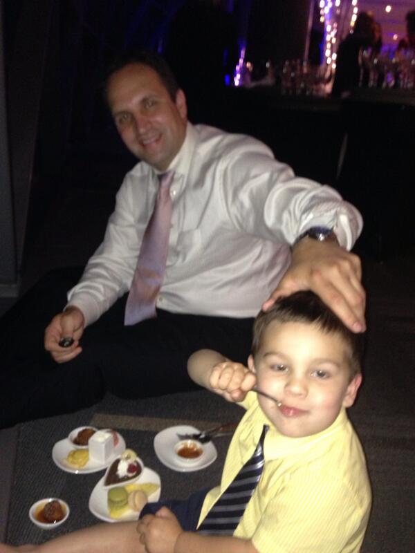 bluenoseuke's tweet photo. Dessert picnic! #randmwedding http://t.co/JELZhM7c1k