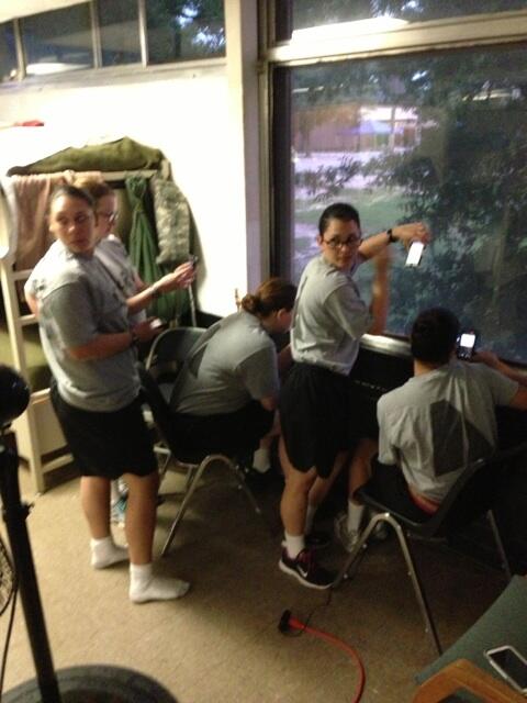 veemendez's tweet image. bitches be like I&apos;m tryna get signal 😂 @she_shutemdown  #FTCproblems