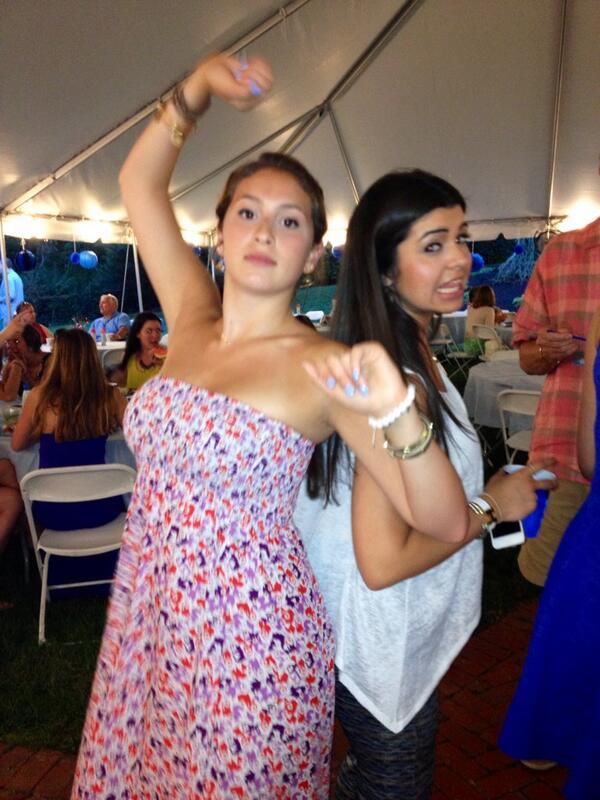 sammy_russ0's tweet image. #lol #semiserious #blurredlines @dinaa_colada