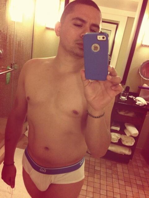 TeamLarryHdez's tweet photo. @larryhernandez1  mañana sale la foto en el @ElGordoyLaFlaca jajajaja. #ForyFive http://t.co/tMVNntqGuD