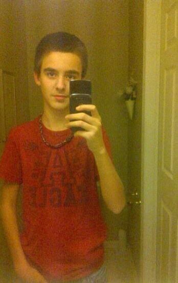 PunkNation_'s tweet photo. @CrazyChick_Aj He was my best friend but we hardly talk anymore. He cut his hair to. http://t.co/5VdAFYL4w6
