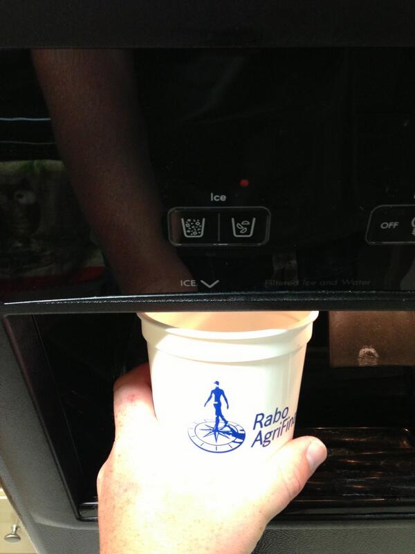 dmayer4020's tweet image. I've often wondered... Who ACTUALLY wants crushed ice?! #notthisguy #noreally #cubes