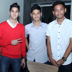 AiiAddict's tweet photo. RT @rosewdnti: Ciee yg tengah:3 “@AiiAddict: #SharepictAi trio kwek kwek :) http://t.co/PP8cZpA900”"