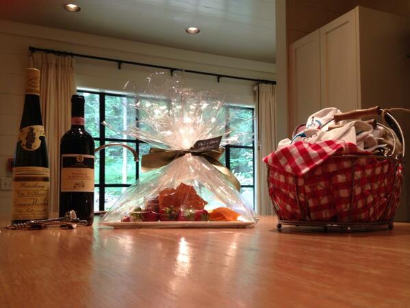 LPCEvents's tweet image. More gifts. Wine, cheese, and an assortment of goodies in the guests rooms upon arrival.