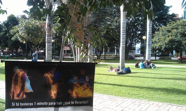 SMPcolombia's tweet photo. Si tuvieras un minuto para huir,qué te llevarías? http://t.co/nCnodi06Ka