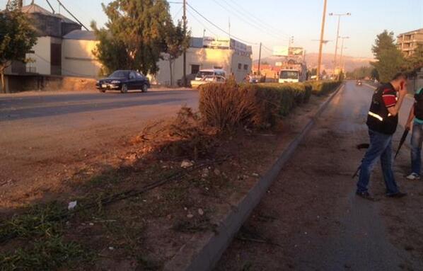 sawtlebnan's tweet photo. صورة لموقع الانفجار الذي استهدف موكبا" لحزب الله في زحلة http://t.co/WvTPxLot1E