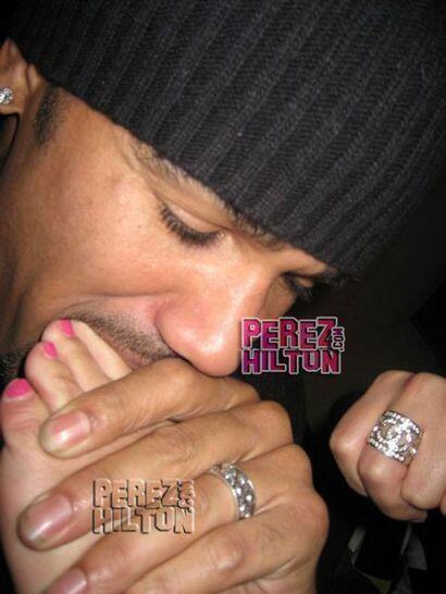 PerezHilton's tweet photo. @AmandaBynes You love shrimping too. But I would recommend a pedicure before any more of that! Ugly toes are a NO! http://t.co/S92RjggEvU